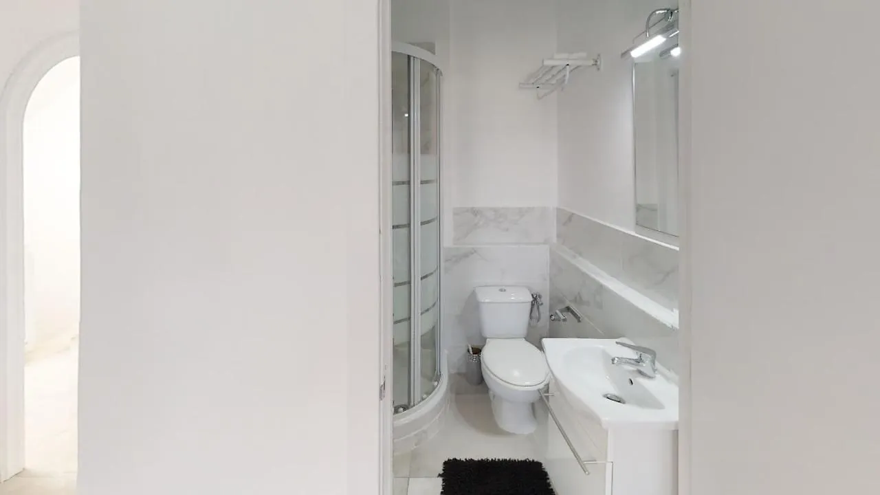 Guest house Vv Las Buganvillas Maspalomas - Cocina Y Habitaciones Con Banos Privados