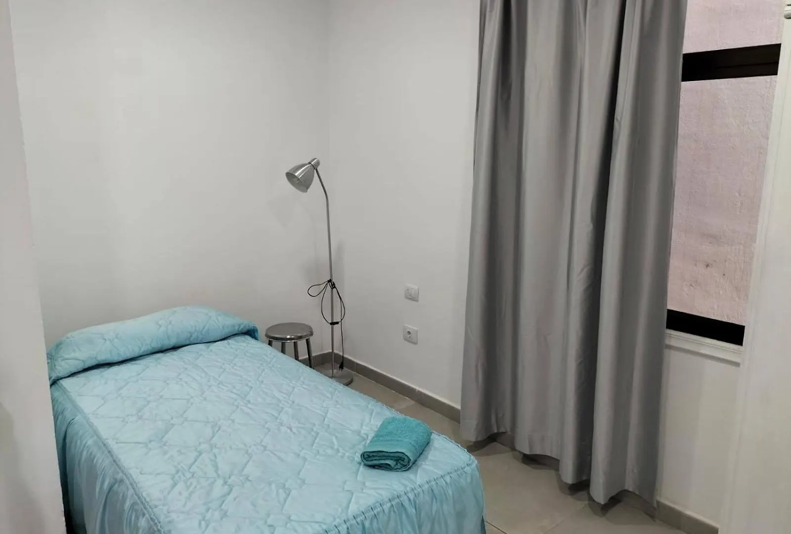 Guest house Vv Las Buganvillas Maspalomas - Cocina Y Habitaciones Con Banos Privados