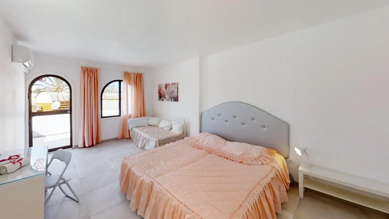 Vv Las Buganvillas Maspalomas - Cocina Y Habitaciones Con Banos Privados Gæstehus