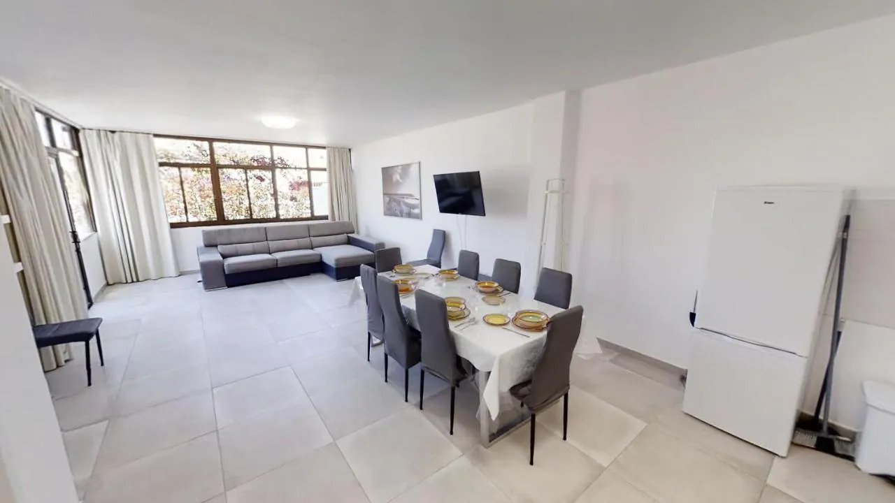 Gæstehus Vv Las Buganvillas Maspalomas - Cocina Y Habitaciones Con Banos Privados