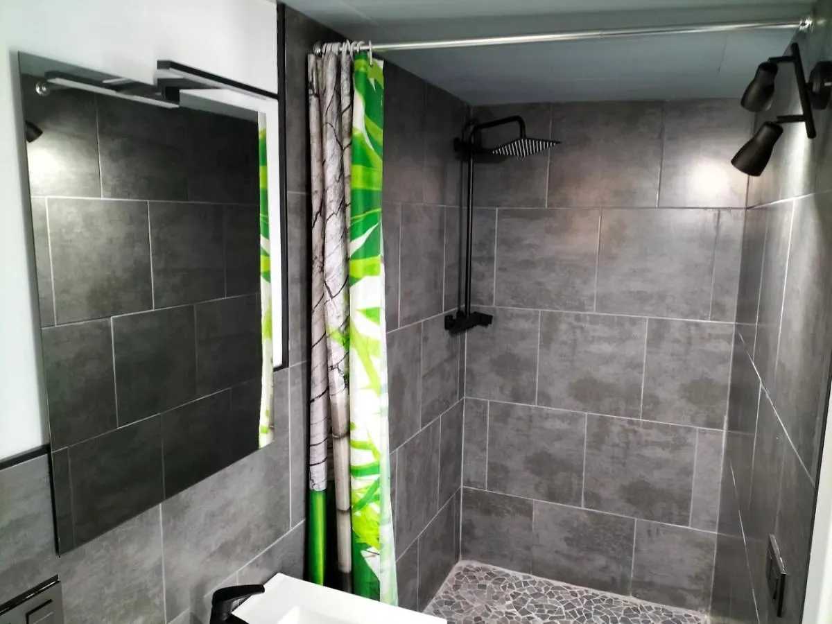 Gæstehus Vv Las Buganvillas Maspalomas - Cocina Y Habitaciones Con Banos Privados