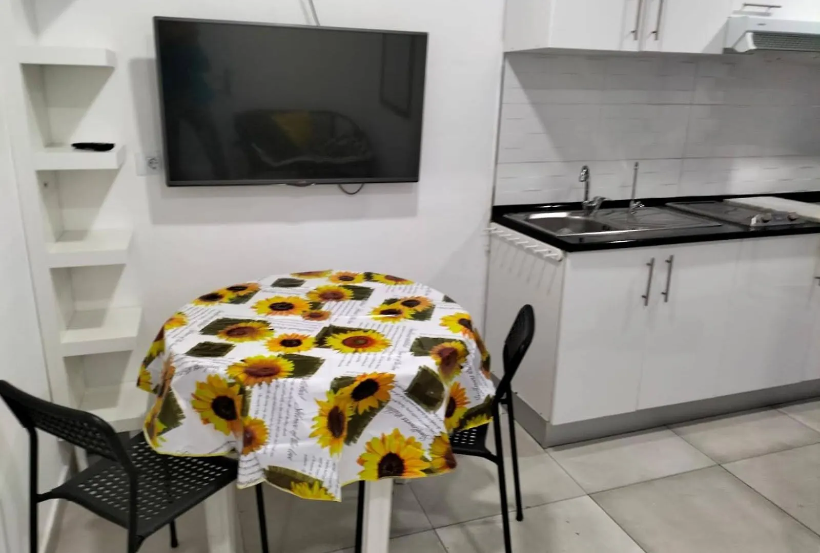 Gæstehus Vv Las Buganvillas Maspalomas - Cocina Y Habitaciones Con Banos Privados