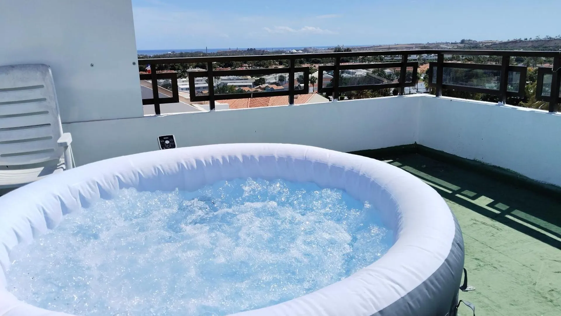 Gæstehus Vv Las Buganvillas Maspalomas - Cocina Y Habitaciones Con Banos Privados