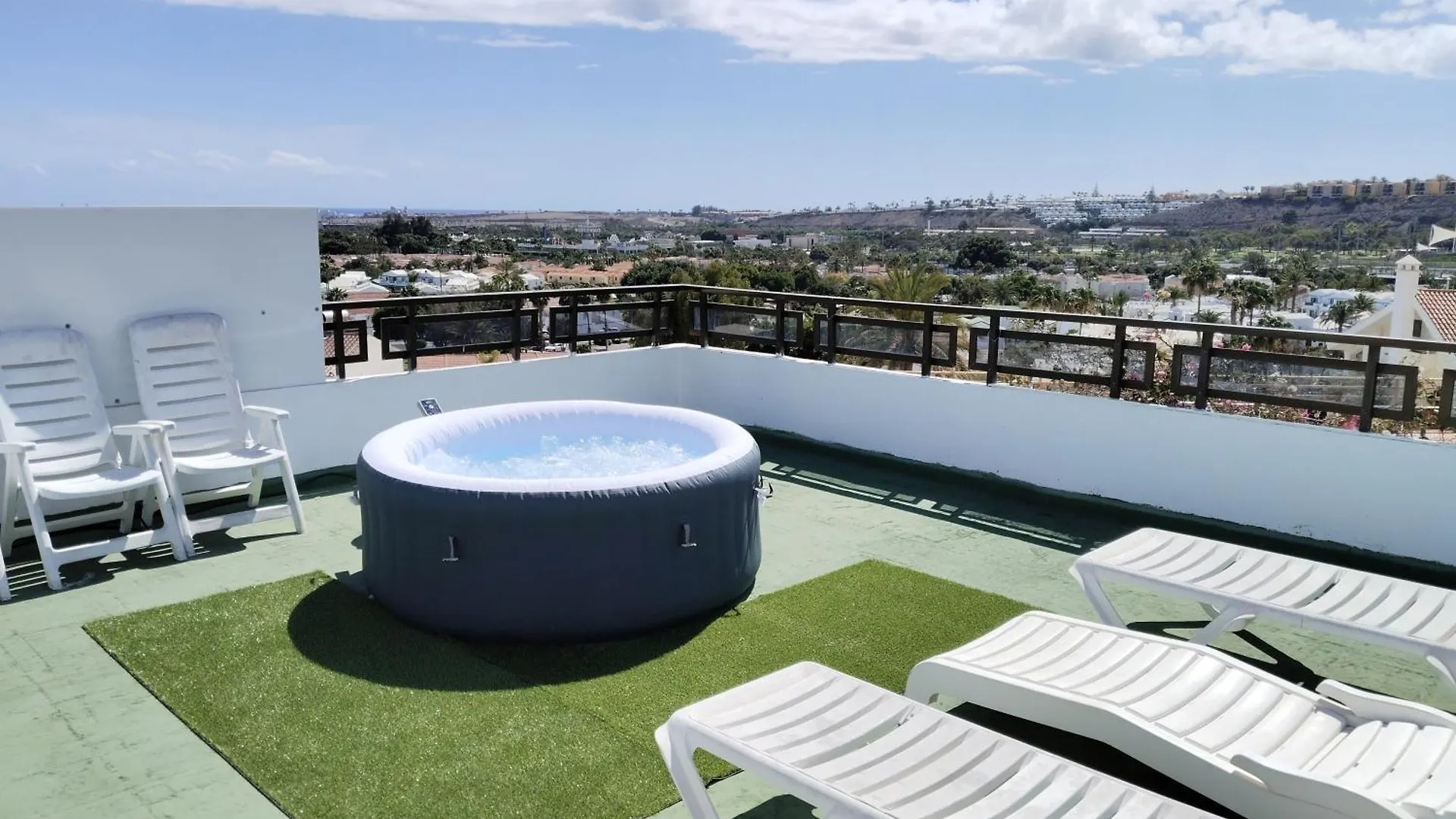Gæstehus Vv Las Buganvillas Maspalomas - Cocina Y Habitaciones Con Banos Privados
